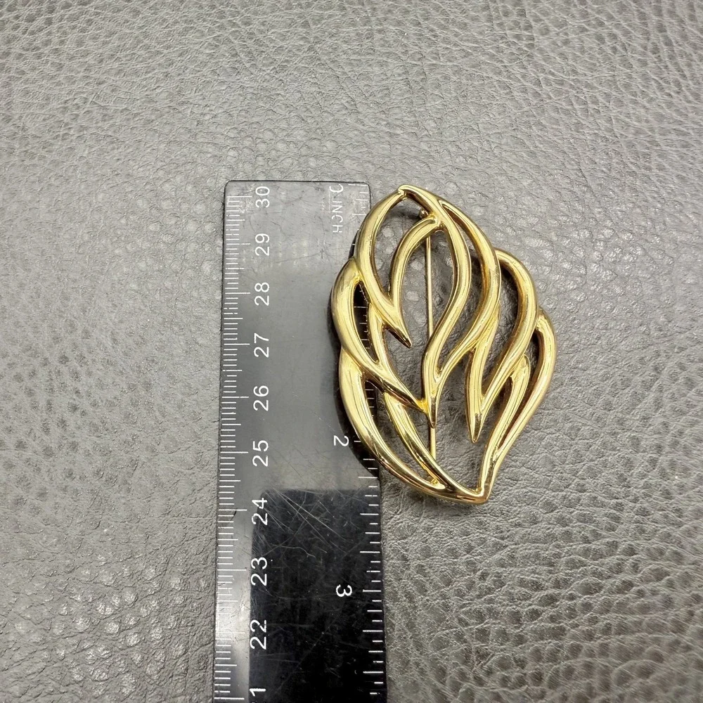 Vintage Monet Brooch Gold Tone Leaf Pin Openwork Abstract Costume Jewelry 2.5
